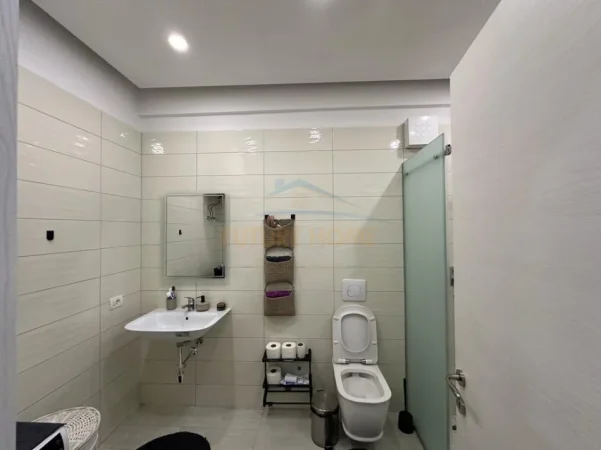 Tirane, shes apartament 2+1+Ballkon Kati 6, 117 m² 250.000 € 