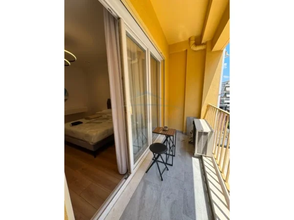 Tirane, jepet me qera apartament 1+1 , 70 m² 650 € 