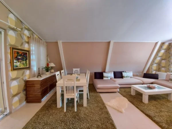 Tirane, jepet me qera apartament 2+1 Kati 5, 148 m² (Dajt)