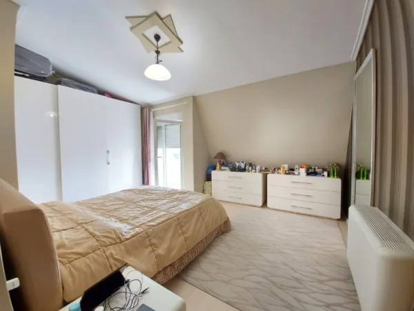 Tirane, jepet me qera apartament 2+1 Kati 5, 148 m² (Dajt)