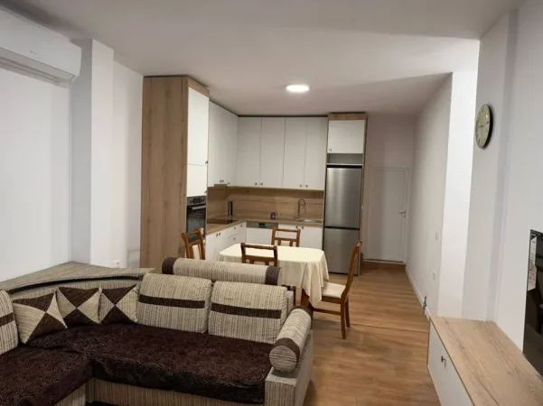 Tirane, jepet me qera shtepi 2+1+Aneks+Ballkon Kati 1, 86 m² 420 € 