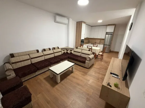 Tirane, jepet me qera shtepi 2+1+Aneks+Ballkon Kati 1, 86 m² 420 € 