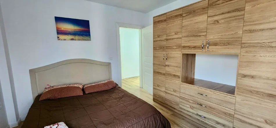 Tirane, jepet me qera apartament 2+1+Aneks+Ballkon Kati 8, 100 m² 650 € (21 Dhjetori te Kontakti)