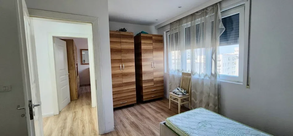 Tirane, jepet me qera apartament 2+1+Aneks+Ballkon Kati 8, 100 m² 650 € (21 Dhjetori te Kontakti)
