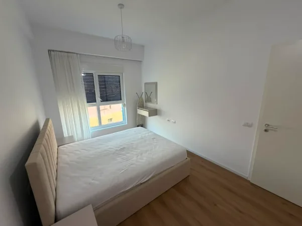 Tirane, jepet me qera apartament 1+1 Kati 2, (Ali Demi)