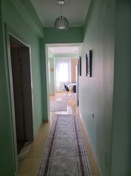 Tirane, jepet me qera apartament 2+1 Kati 2, 100 m² 650 € (TREGU ELEKTRIK)