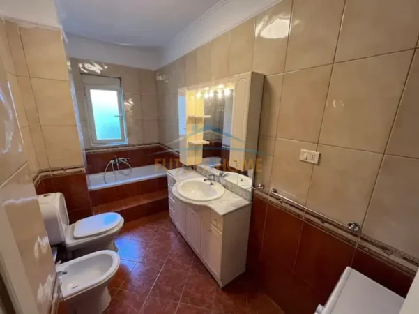 Tirane, jepet me qera apartament 2+1+2 Kati 11, 125 m² 1.000 € (RRUGA E ELBASANIT)