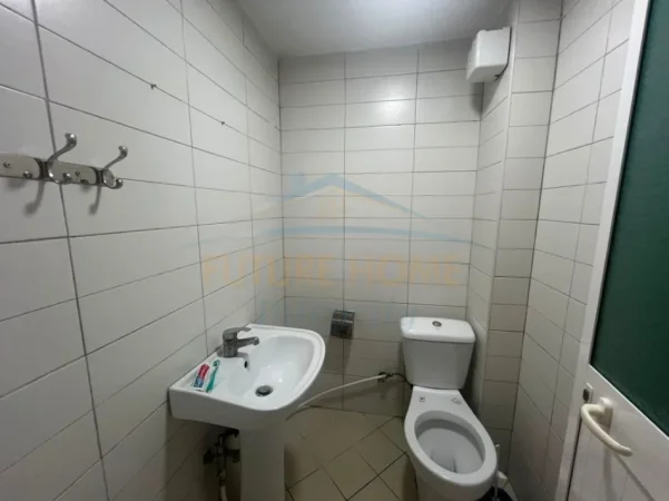 Tirane, jepet me qera 2+1+Aneks+Ballkon Kati 1, 122 m² 
