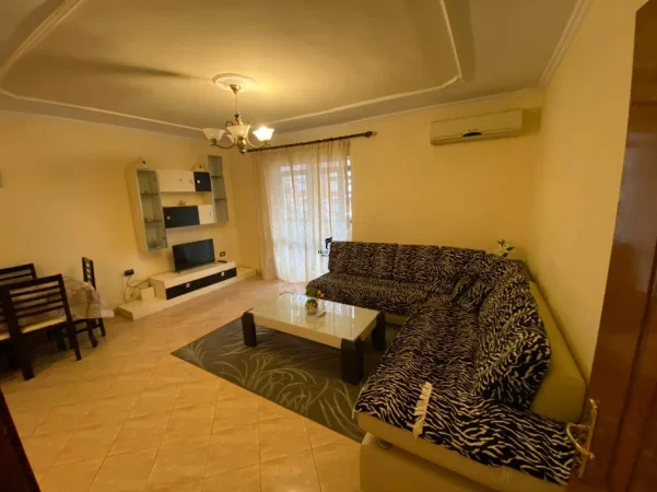 Tirane, jepet me qera apartament 2+1 Kati 5, 100 m² 650 € (MINE PEZA)