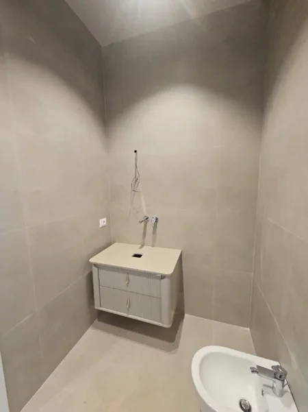 Tirane, jepet me qera apartament 2+1+Ballkon Kati 7, 120 m² 1.300 € 