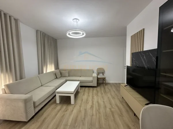 Tirane, jepet me qera apartament 2+1+Ballkon Kati 7, 109 m² 550 € (Univers City)