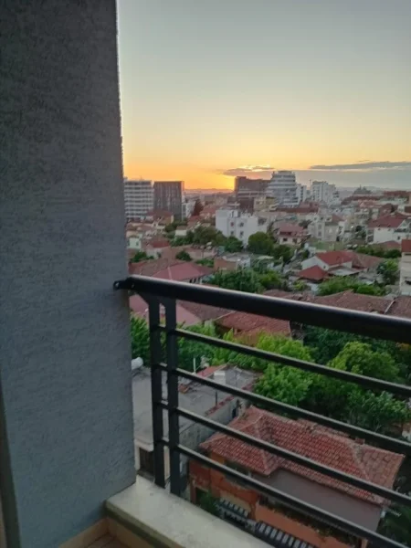 Tirane, jepet me qera apartament 1+1 Kati 6, 60 m² 450 € (Rruga 4 Dëshmorët)