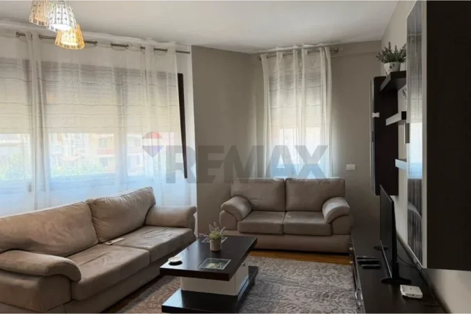 Tirane, jepet me qera apartament 2+1+Aneks+Ballkon Kati 5, 110 m² 1.200 € (Rruga e Barrikadave)
