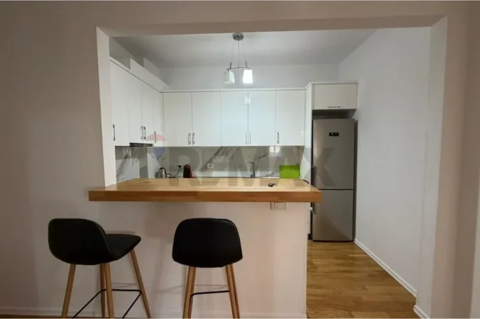 Tirane, jepet me qera apartament 2+1+Aneks+Ballkon Kati 5, 110 m² 1.200 € (Rruga e Barrikadave)