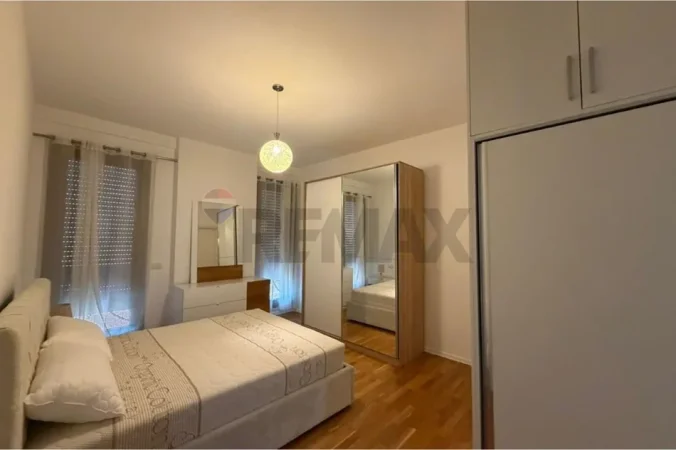 Tirane, jepet me qera apartament 2+1+Aneks+Ballkon Kati 5, 110 m² 1.200 € (Rruga e Barrikadave)