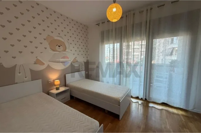 Tirane, jepet me qera apartament 2+1+Aneks+Ballkon Kati 5, 110 m² 1.200 € (Rruga e Barrikadave)