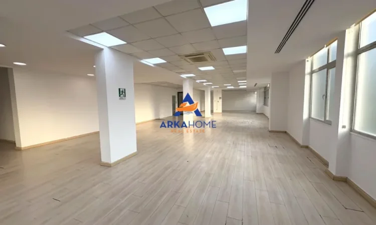 Tirane, jepet me qera ambjent biznesi Kati 2, 200 m² 2.132 € 