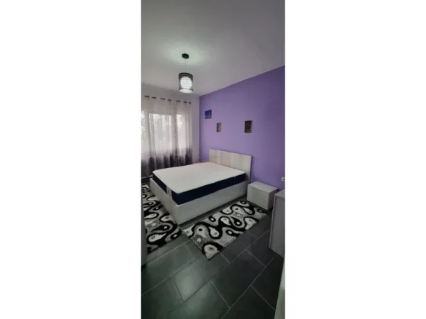 Tirane, jepet me qera apartament 1+1 Kati 2, 72 m² 450 € (FRESK)