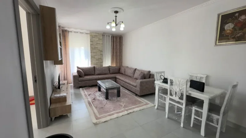 Tirane, jepet me qera apartament 2+1+2+ Parkim, Kati 1, 98 m² 550 € (Rruga 5 Maji)