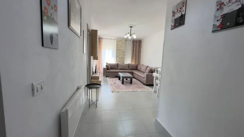 Tirane, jepet me qera apartament 2+1+2+ Parkim, Kati 1, 98 m² 550 € (Rruga 5 Maji)