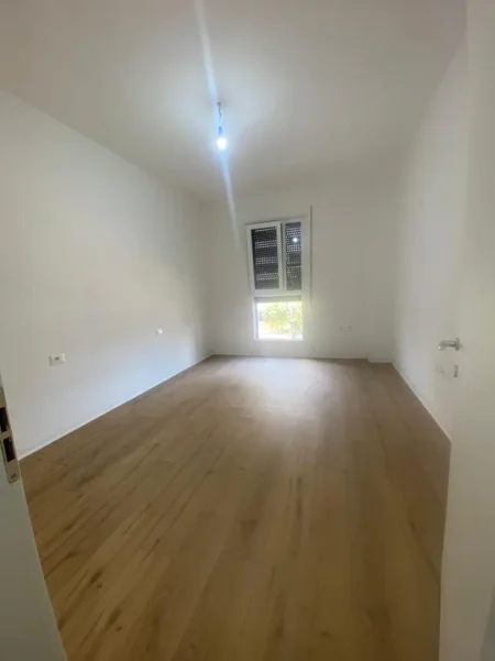 Tirane, jepet me qera zyre Kati 2, 100 m² 570 € (Don Bosko)