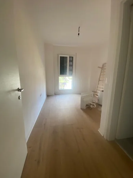 Tirane, jepet me qera zyre Kati 2, 100 m² 570 € (Don Bosko)