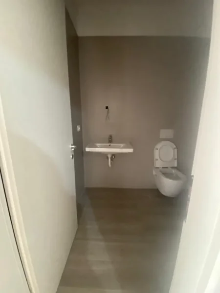 Tirane, jepet me qera zyre Kati 2, 100 m² 570 € (Don Bosko)