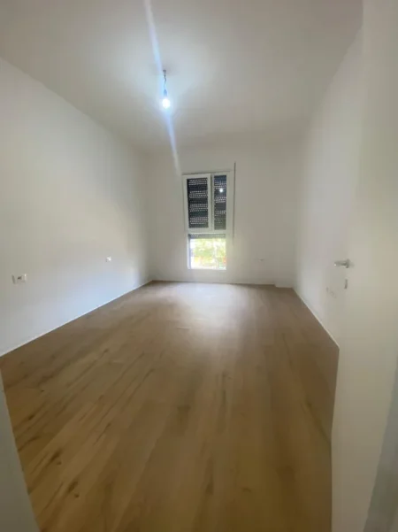 Tirane, jepet me qera zyre Kati 2, 100 m² 570 € (Don Bosko)