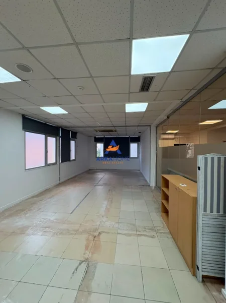 Tirane, jepet me qera ambjent biznesi Kati 1, 540 m² 7.000 € 