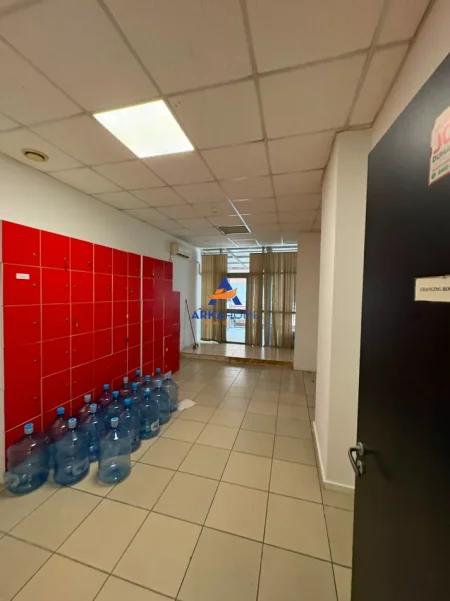 Tirane, jepet me qera ambjent biznesi Kati 1, 540 m² 7.000 € 