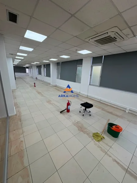 Tirane, jepet me qera ambjent biznesi Kati 1, 540 m² 7.000 € 