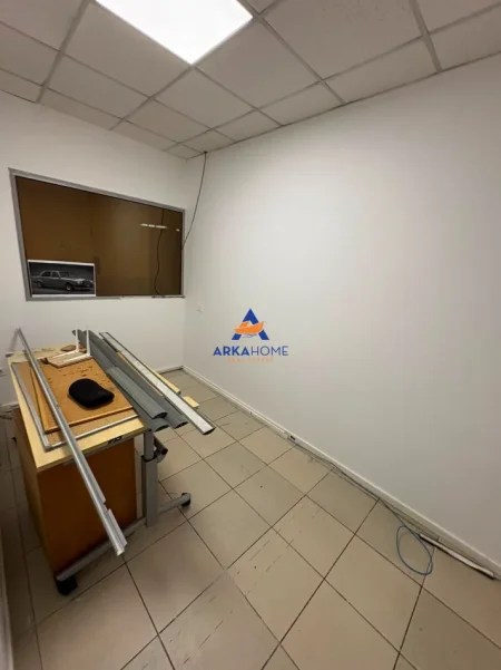 Tirane, jepet me qera ambjent biznesi Kati 1, 540 m² 7.000 € 