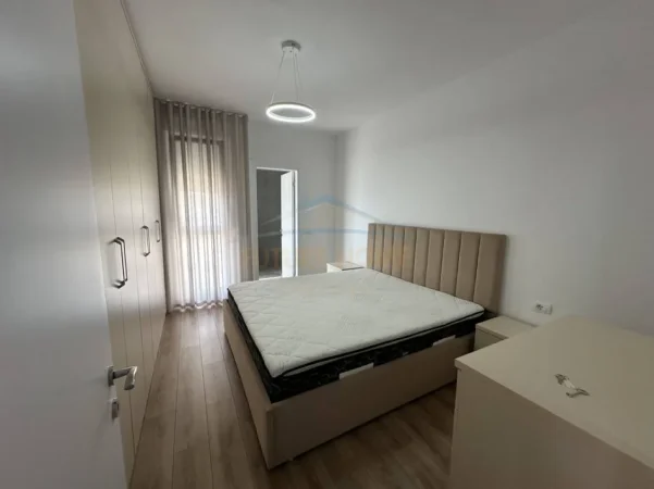 Tirane, jepet me qera apartament 2+1 Kati 7, 109 m² 550 € (QTU)