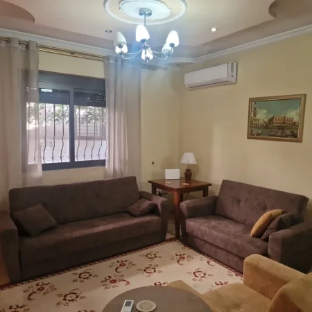 Tirane, jepet me qera Vile Vile 2 Katshe , 470 m² 1.200 € (rruga don bosko , rruga jordan misja , bulevardi i ri)