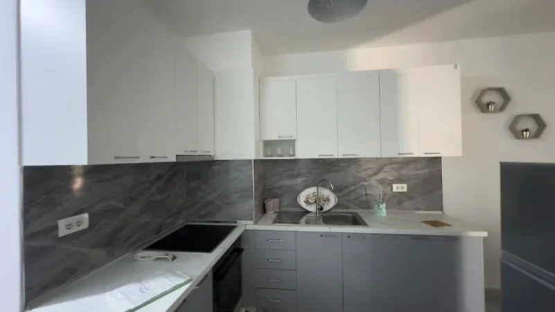 Tirane, jepet me qera apartament 2+1+2+Parkim, Kati 5, 98 m² 550 € (5 Maj)