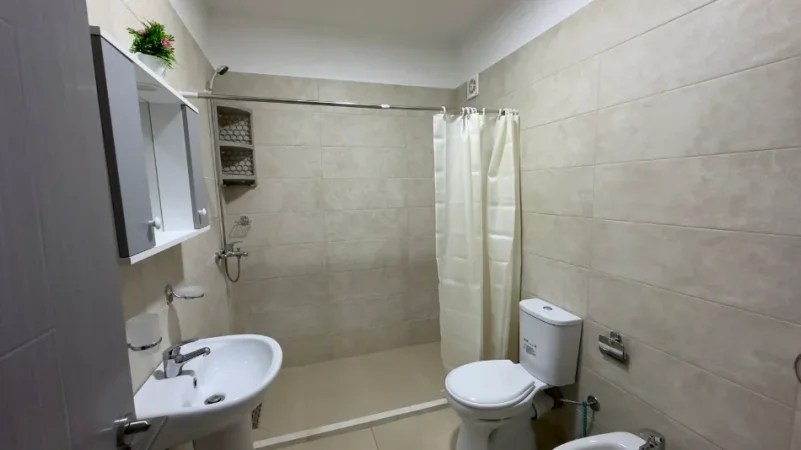 Tirane, jepet me qera apartament 2+1+2+Parkim, Kati 5, 98 m² 550 € (5 Maj)