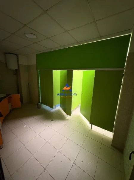 Tirane, jepet me qera ambjent biznesi Kati 3, 330 m² 4.500 € 