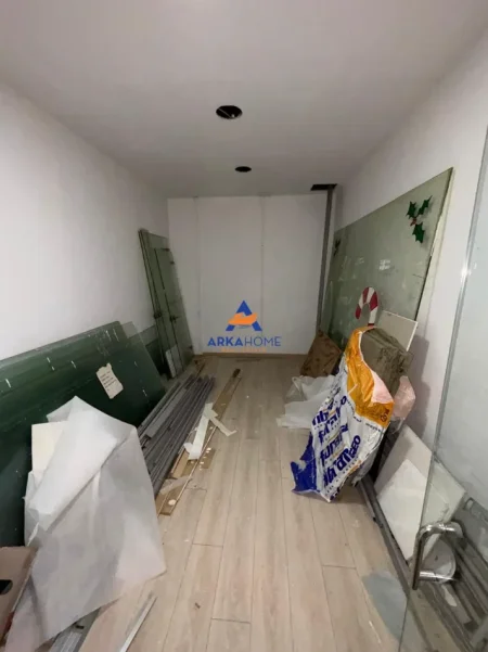 Tirane, jepet me qera ambjent biznesi Kati 3, 330 m² 4.500 € 