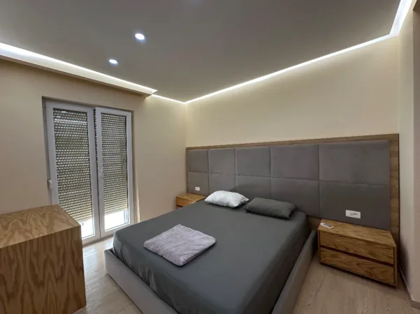 Tirane, jepet me qera apartament 2+1+Ballkon Kati 2, 108 m² 1.200 € (Liqeni Artificial)