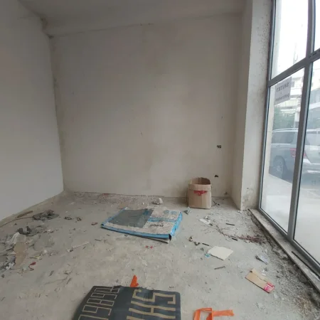 Tirane, shitet dyqan Kati 0, 24 m² 35.000 € (Kullat e Arabit)