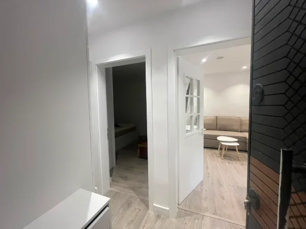 Tirane, jepet me qera apartament 1+1 Kati 4, 50 m² 550 € 