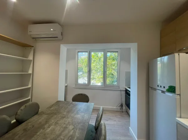 Tirane, jepet me qera apartament 1+1 Kati 4, 50 m² 550 € 