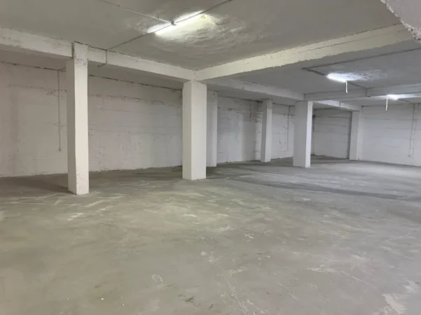 Tirane, jepet me qera ambjent biznesi Kati 0, 480 m² 2.000 € (autotraktoret , shkoze)