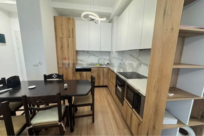 Shqiperi, jepet me qera apartament 2+1+Ballkon Kati 4, 90 m² 650 € (Rruga Jordan Misja)
