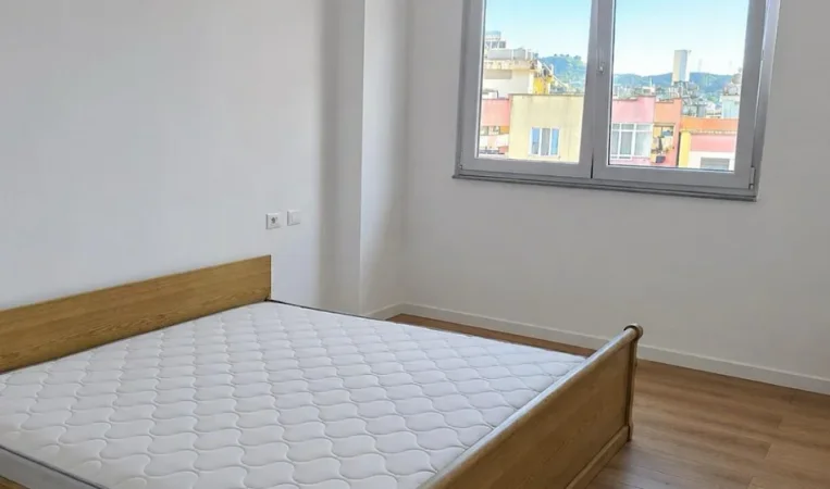 Tirane, jepet me qera 2+1 Kati 9, 105 m² 560 € 