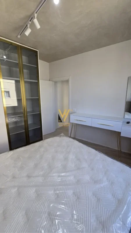Tirane, jepet me qera apartament 1+1+Ballkon Kati 8, 70 m² 620 € (ASTIR)