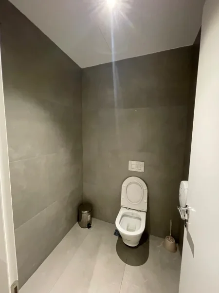Tirane, jap me qera ambjent biznesi Kati 1, 332 m² 5.132 € (Kompleksi Delijorgji, Tiranë)