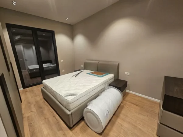 Tirane, jepet me qera apartament 2+1 , 120 m² 1.500 € (KOMPLEKSI DELIJORGJI)