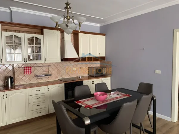 Tirane, jepet me qera apartament 2+1+2+Ballkon Kati 11, 125 m² 1.000 € (Rruga e Elbasanit)