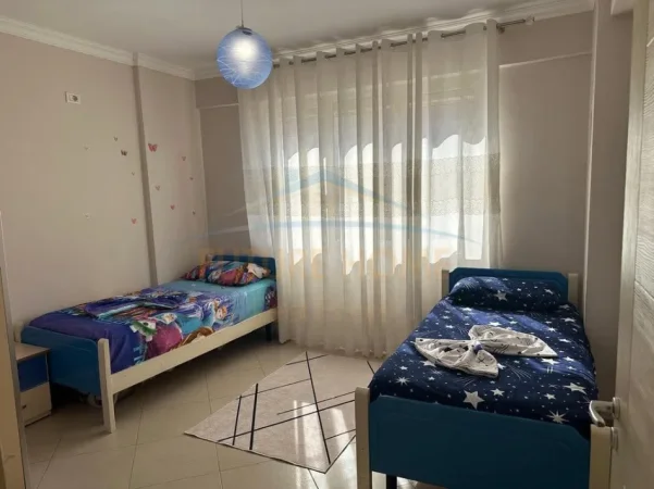 Tirane, jepet me qera apartament 2+1+Ballkon , 123 m² 550 € 